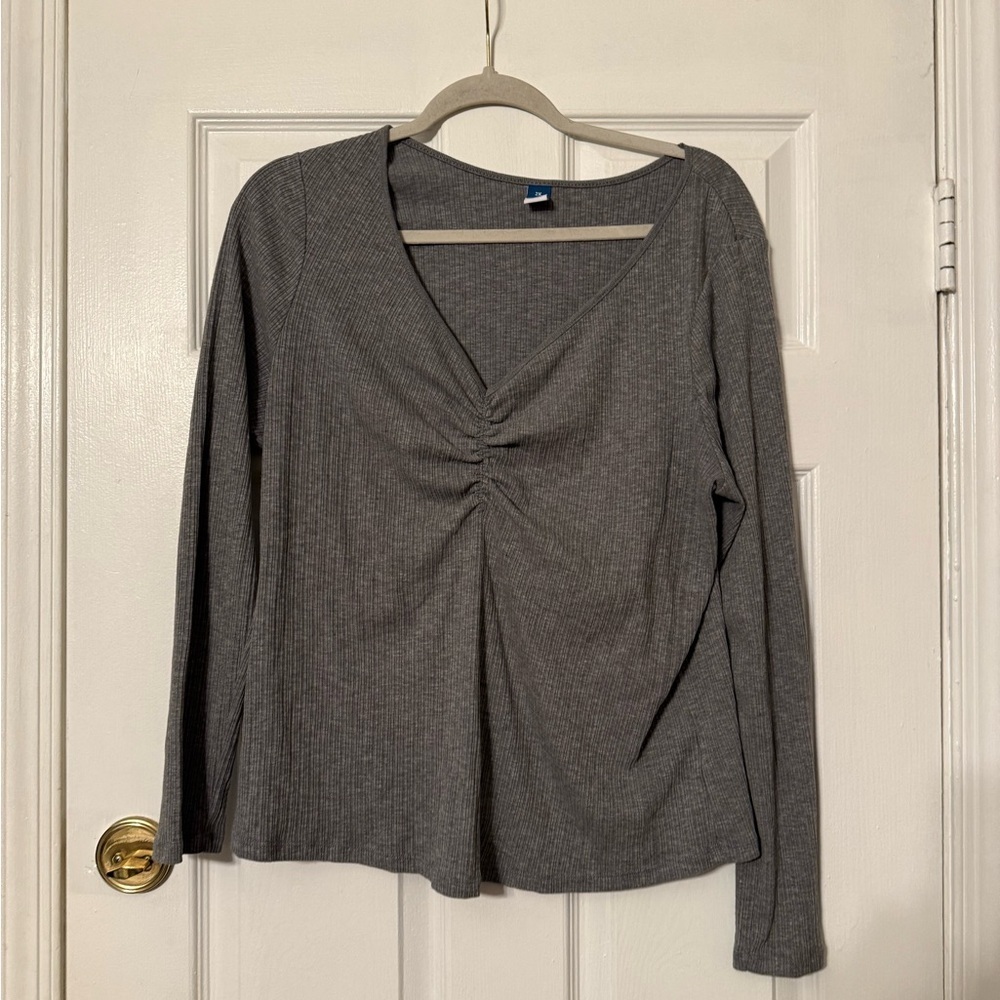 Old Navy Gray Ribbed V-Neck Long Sleeve Top with Front Ruched Detail